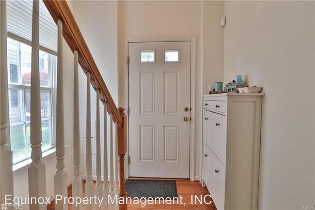Building Photo - 4 br, 3.5 bath House - 1605 Oakridge Lane