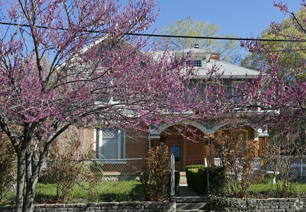 Building Photo - 473 E 1st Ave