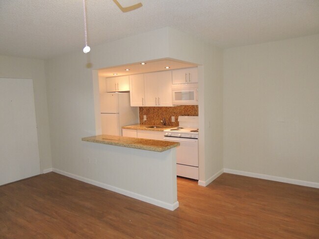 Kitchen - 7904 West Dr