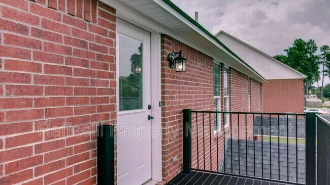 Foto del edificio - 2 Fernwood Dr