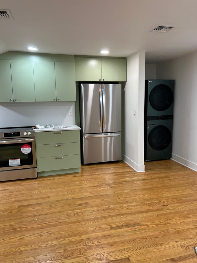 Building Photo - 238 Saint James Pl