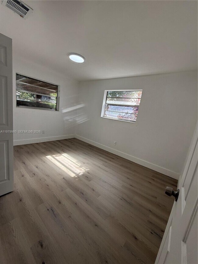 Building Photo - 3610 SW 25th Ter