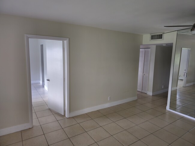 Building Photo - 9460 Tangerine Pl