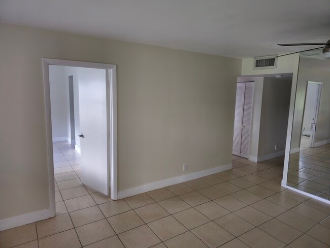 Building Photo - 9480 Tangerine Pl