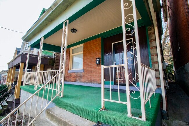 Foto del edificio - 5444 Black St