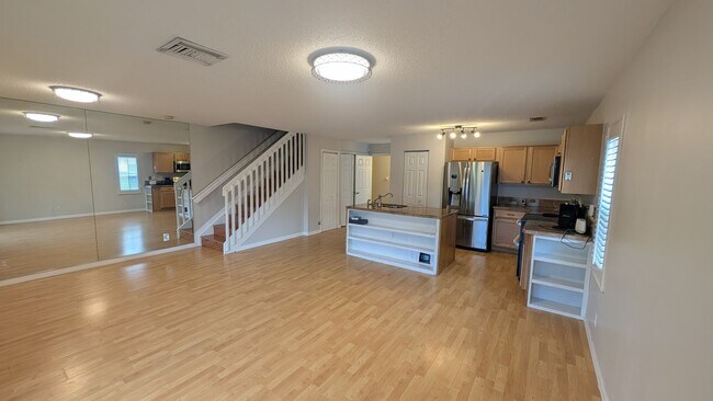 Foto del edificio - Luxury Gated Community Beautiful 3-Bedroom 2.5 Bath