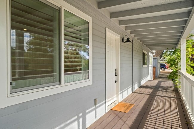 Building Photo - 789 Cañada Rd
