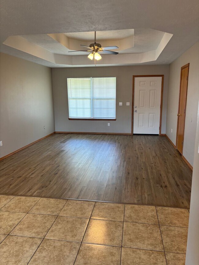 Foto del edificio - 2 Bed 2 Bath 2 Car Garage Duplex