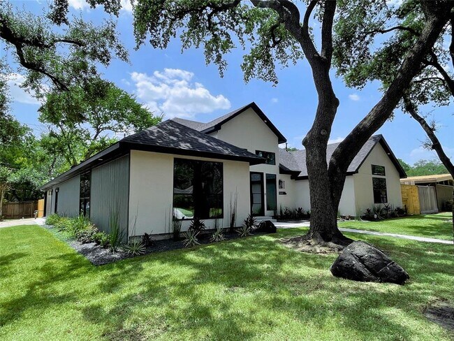 Building Photo - 10826 Moonlight Dr