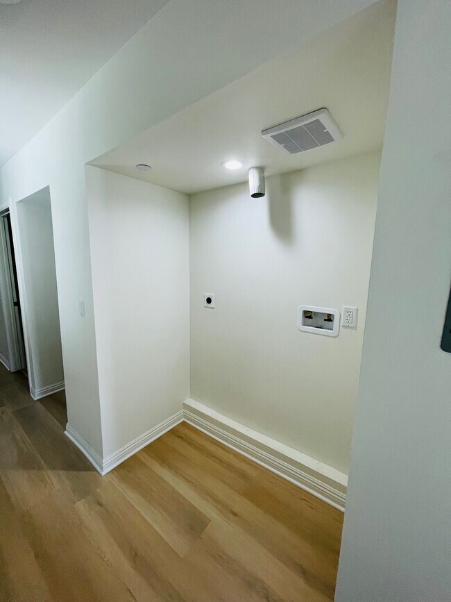 Foto del edificio - 1354 E 108th St