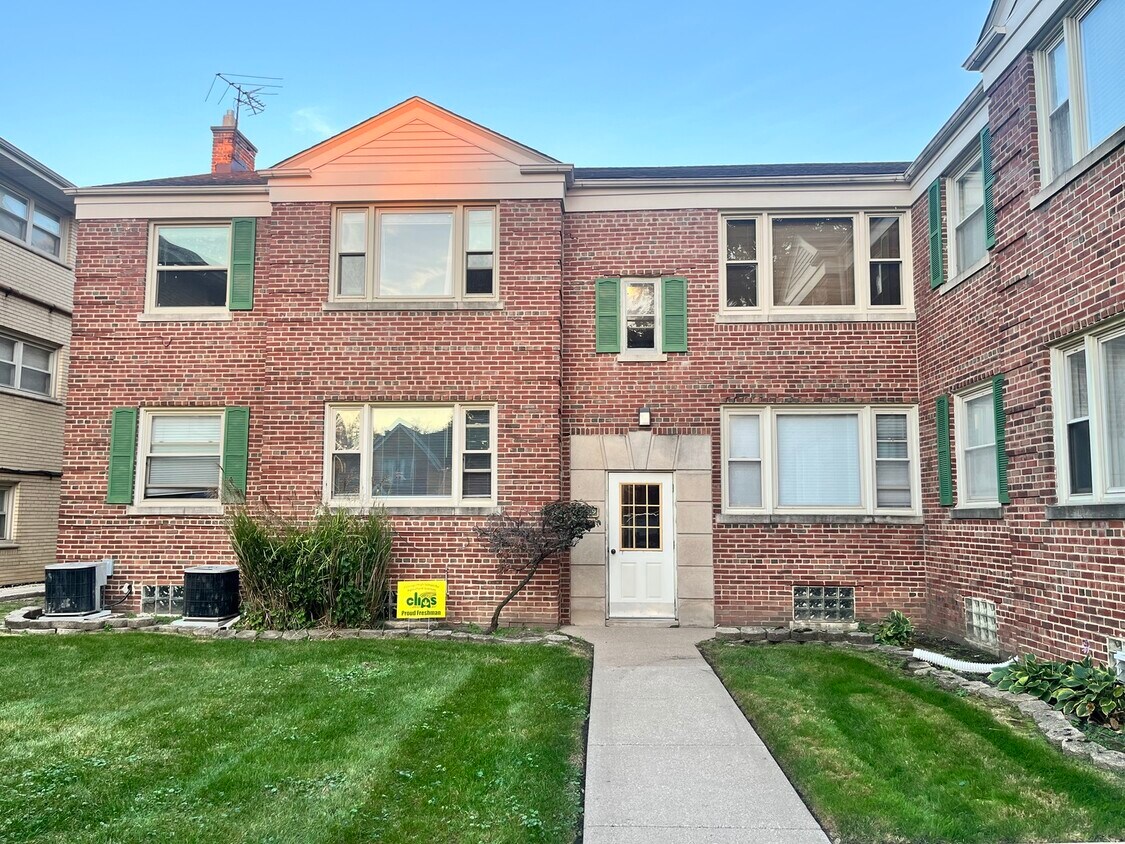 Foto principal - 10529 S Artesian Ave