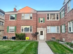Building Photo - 10529 S Artesian Ave