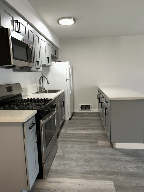 Building Photo - 10831 Fruitland Dr
