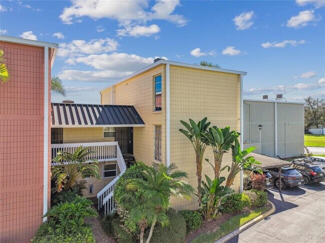 Building Photo - 2424 W Tampa Bay Blvd