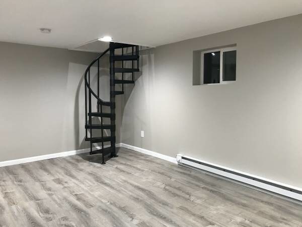 Bedroom unique spiral stairs - 44 Kenyon Ave