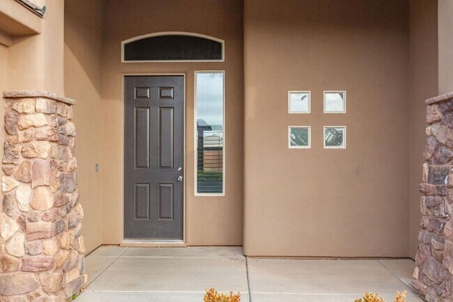 Building Photo - PET-FRIENDLY Home in Treasure Valley area!