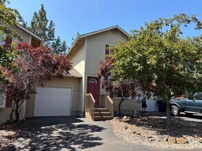 Building Photo - 1372 NE Whisper Ridge Dr