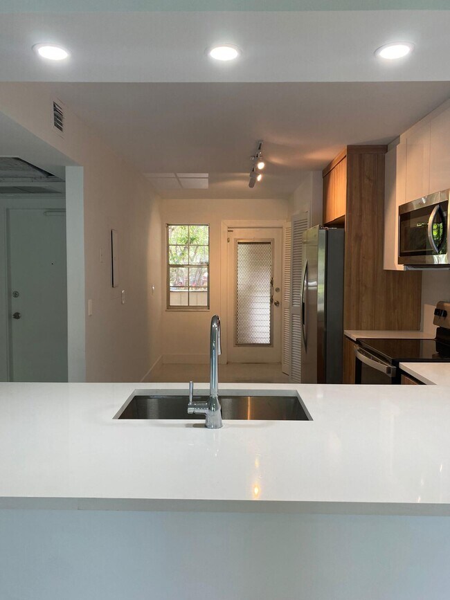 Building Photo - 3061 N Course Dr