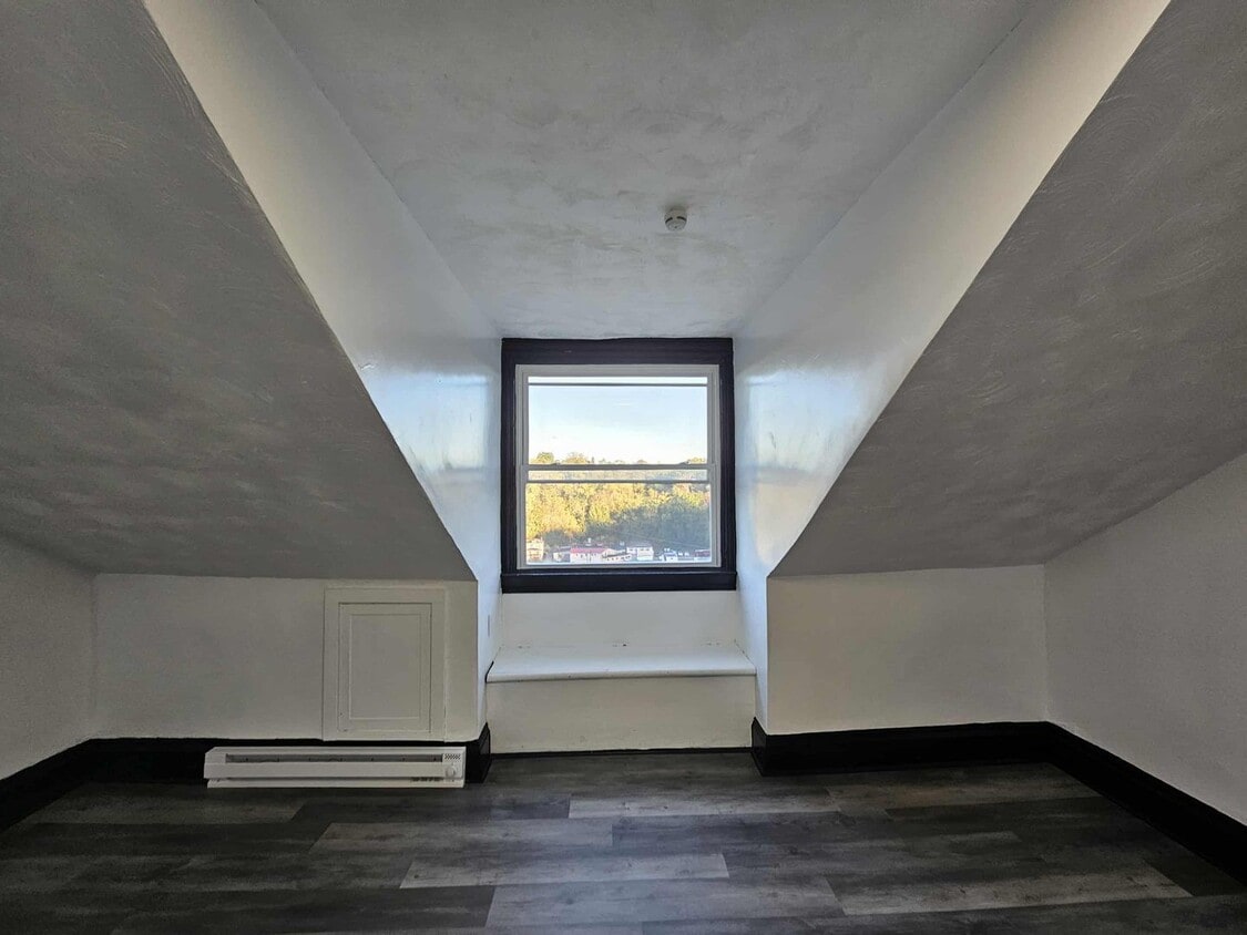 Primary Photo - Beautiful 4 Bed, 1 Bath Home for Rent- Spa...