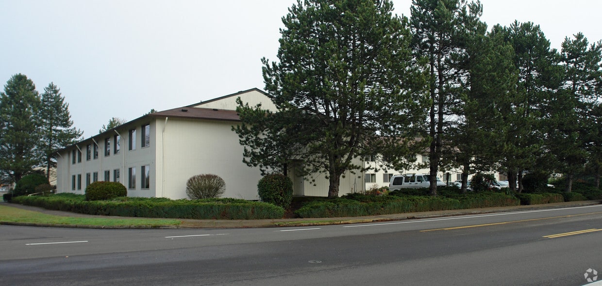 Building Photo - Country Club Manor