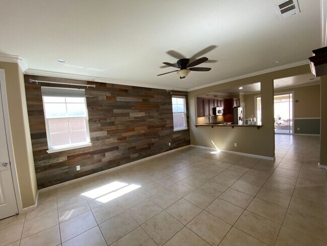 Building Photo - 55+ Community Home in Great Condition!
