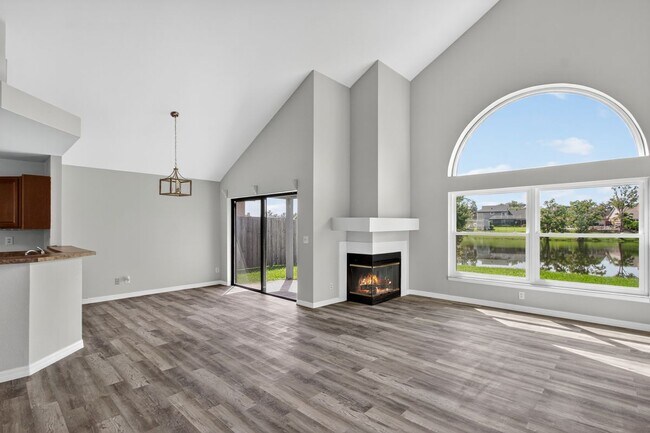 Foto del edificio - 250 Lakebreeze Cir