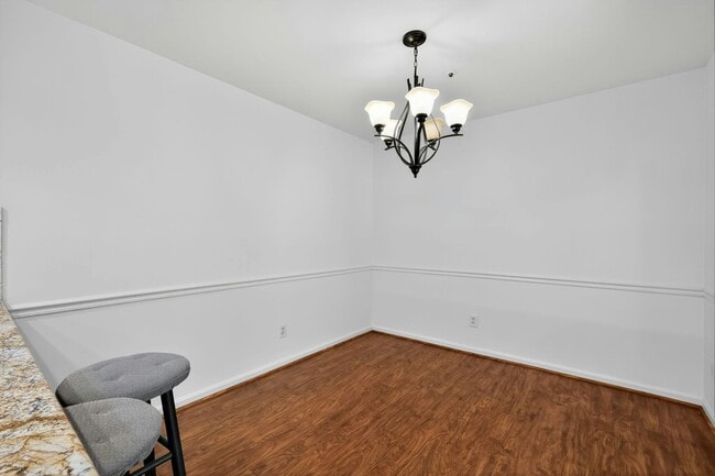 Building Photo - 2711 Summerview Way