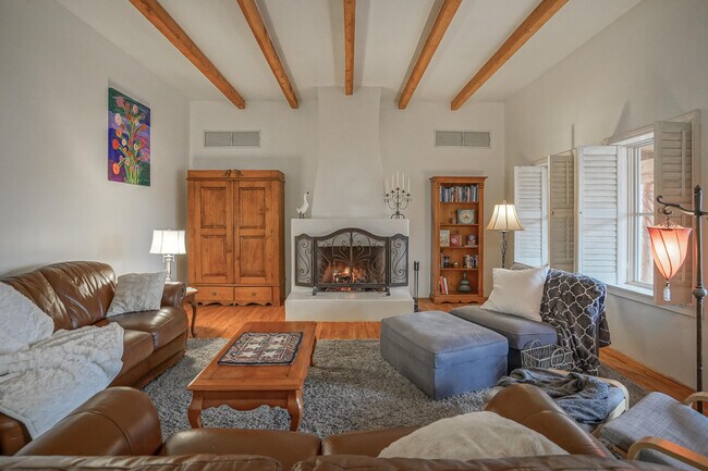 Building Photo - 432 Montano Ln