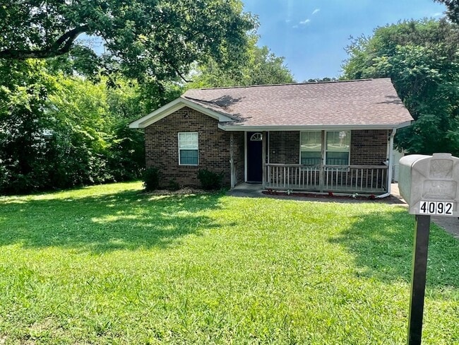 Building Photo - 4092 University Dr