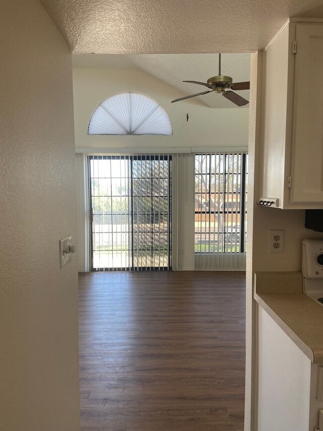 Foto del edificio - 1 Bedroom 1 bath w/attached garage