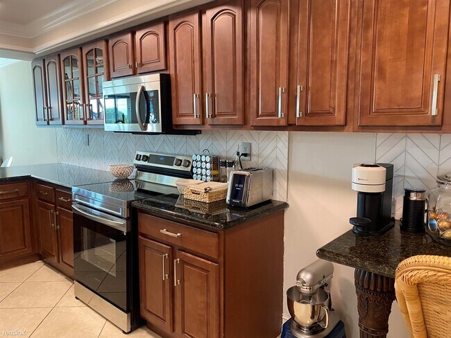 Foto del edificio - 2 br, 2 bath Condo - 13 Royal Palm Way Uni...