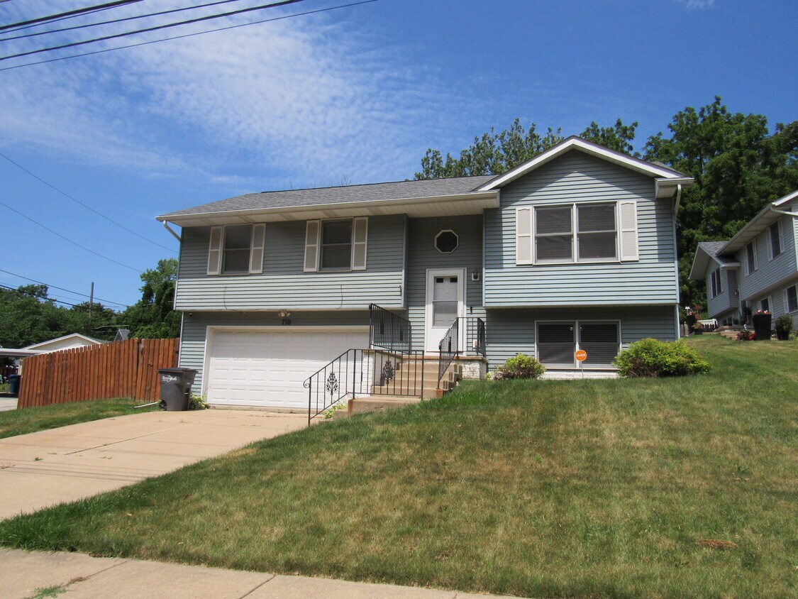 Primary Photo - 710 17th St