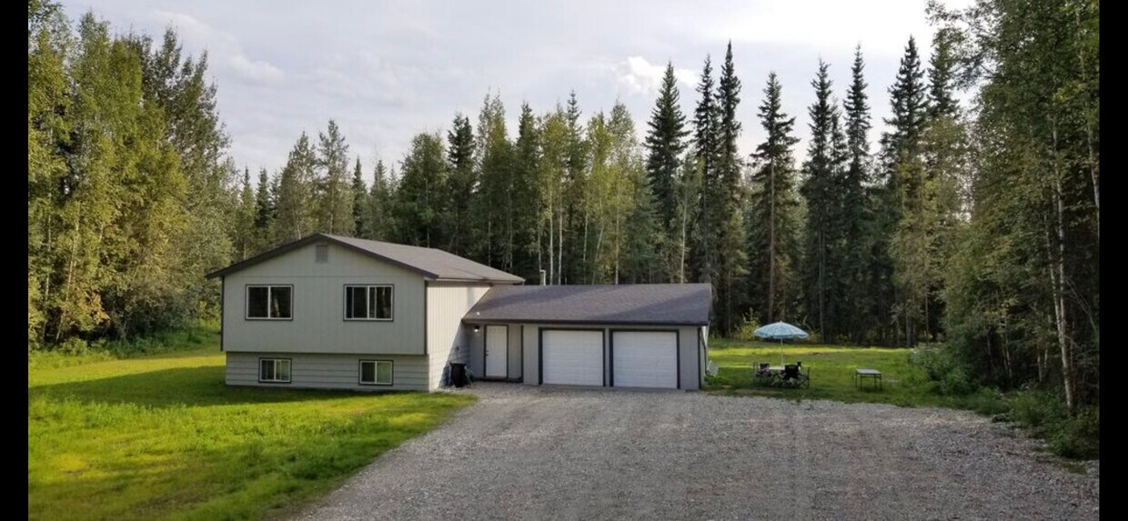 Primary Photo - 2427 Columbine Dr