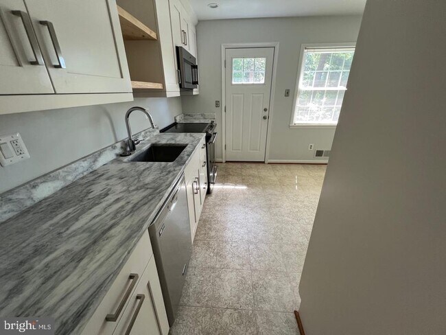 Foto del edificio - 6407 Kenhowe Dr