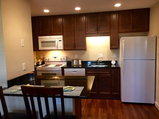 Foto del edificio - Lake Bradford Apartments