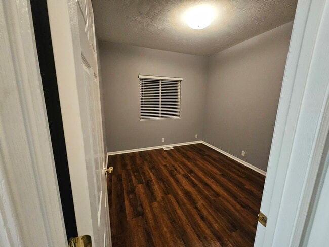 Foto del edificio - 4220 S 178th St