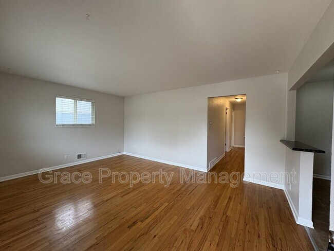 Foto del edificio - 1540 E 112th Pl