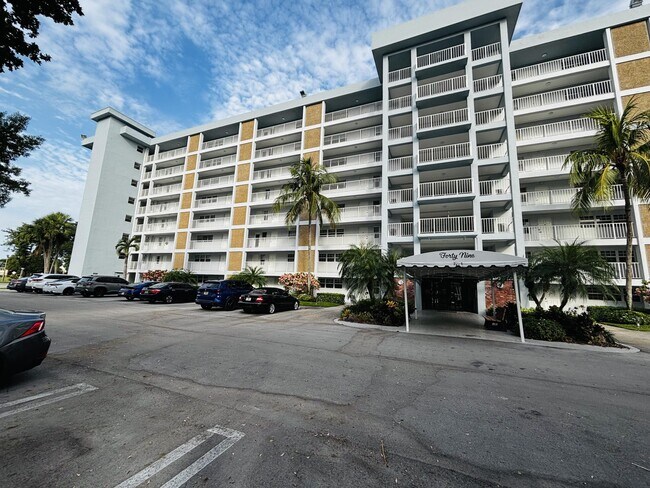 Foto del edificio - 3091 N Course Dr