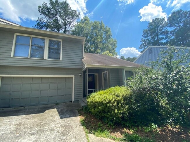 Photo - Gorgeous 3 Bedroom Chapel Hill Townhome Available in June!