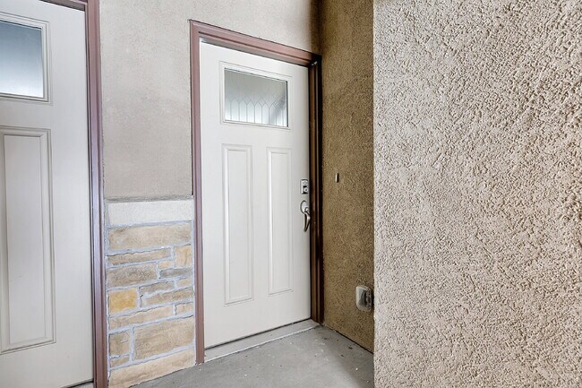 Foto del edificio - $2,175 - 3 Bed, 2.5 Bath Townhome in CO Sp...