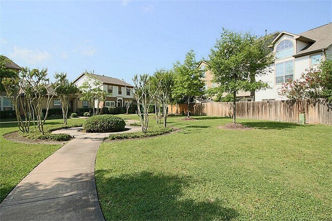Foto del edificio - 3518 Clearview Cir