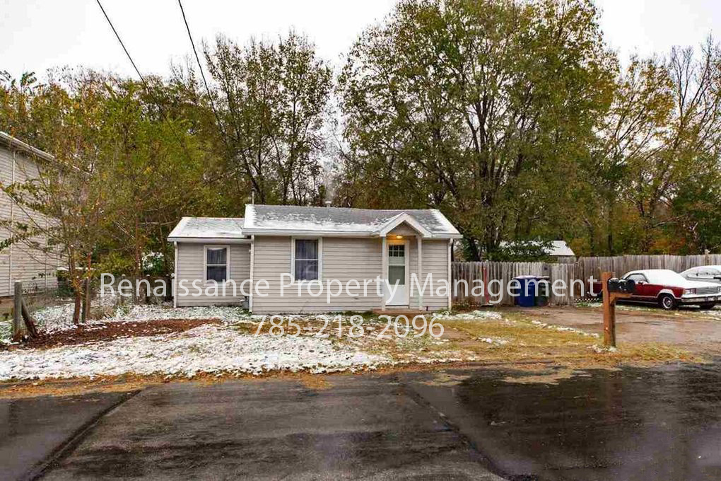 Primary Photo - 1418 Maple Ln