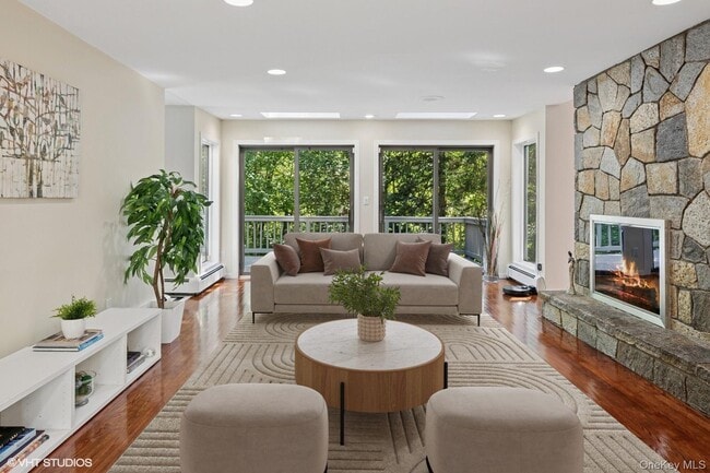 Foto del edificio - 4 Hemlock Hollow Rd