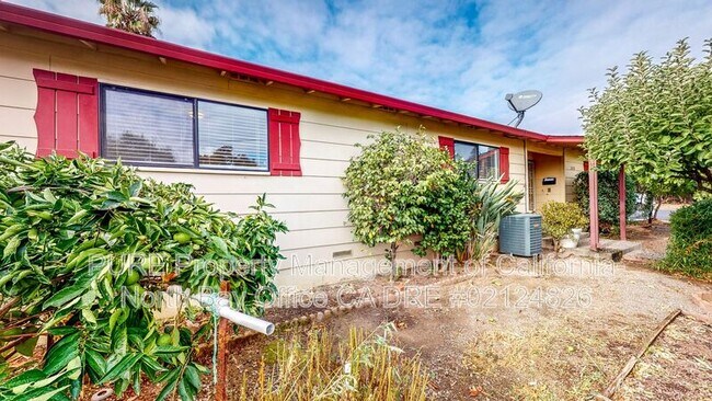 Building Photo - 325 Josephine Dr