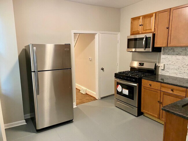 Building Photo - Newly Updated 3-Bedroom Townhome in Darby!...