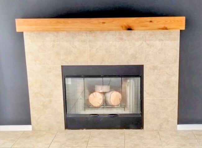 Building Photo - Luxury Living at its Finest: Spacious 3BR/...