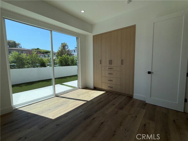 Foto del edificio - 5044 Laurel Canyon Blvd