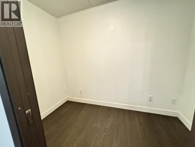 Building Photo - 68 Smithe St