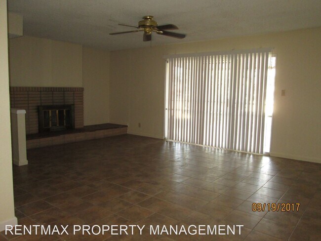Foto del edificio - 3 br, 2 bath House - 2132 JEANNE DR