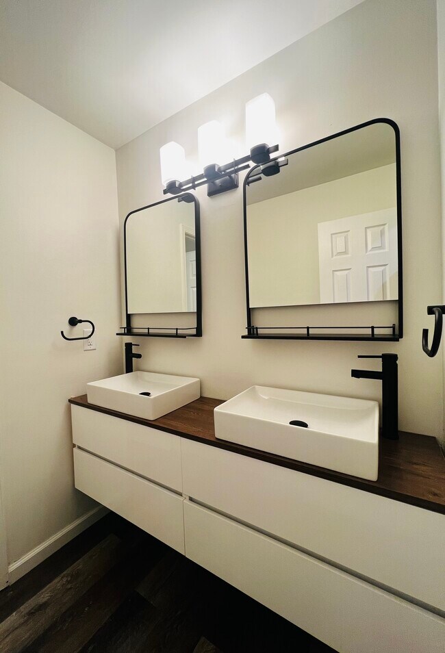 Bathroom - 2102 Summit View Rd